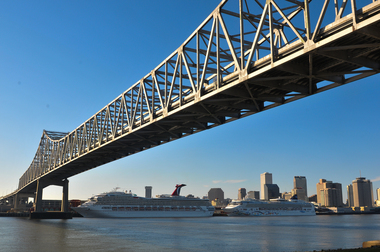 Carnival Conquest and Norwegian Star.jpg
